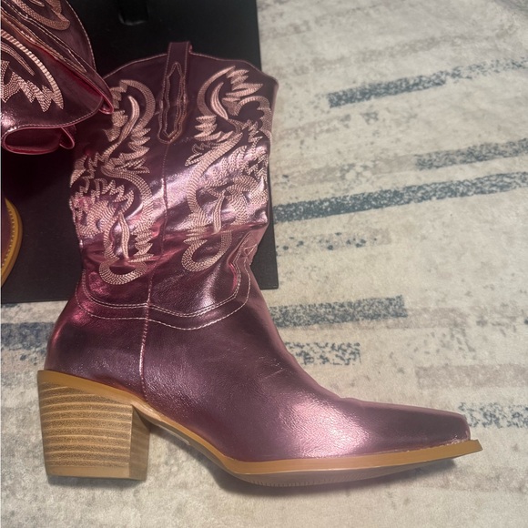 Metallic Pink Western-Style Women's Boots - Picture 5 of 8